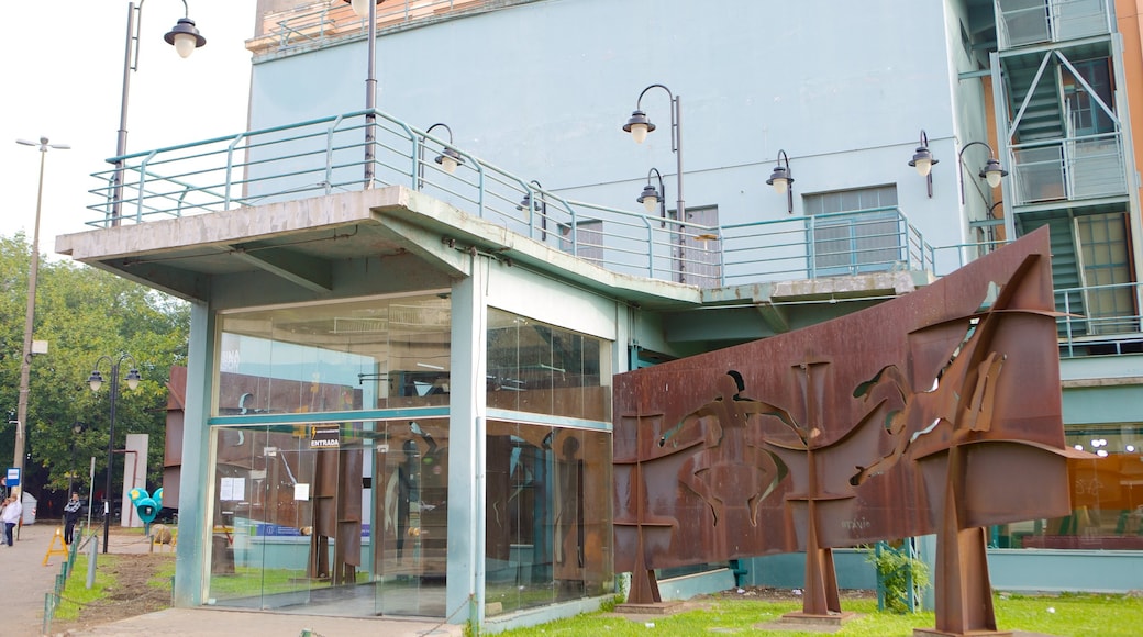 Gasómetro que incluye imágenes de calles y arte al aire libre