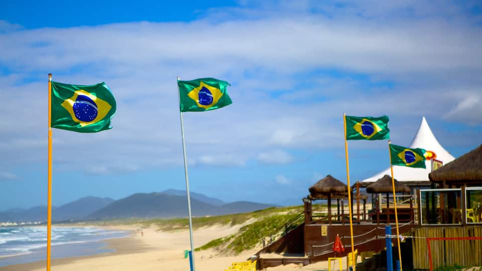 Playa Joaquina ofreciendo una playa