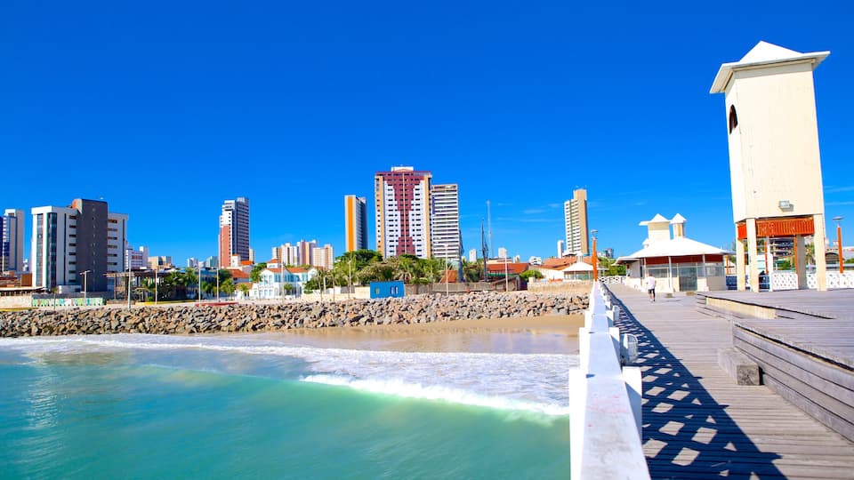Ponte dos Ingleses inclusief een strand en een stad