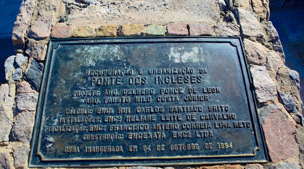 Ponte dos Ingleses which includes signage