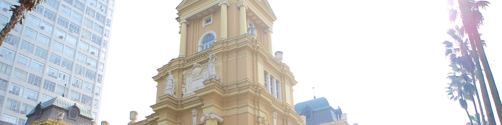 Rio Grande do Sul Museum of Art showing street scenes and heritage architecture