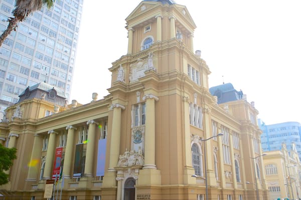 Musée d\'art de Rio Grande do Sul qui includes scÚnes de rue et patrimoine architectural