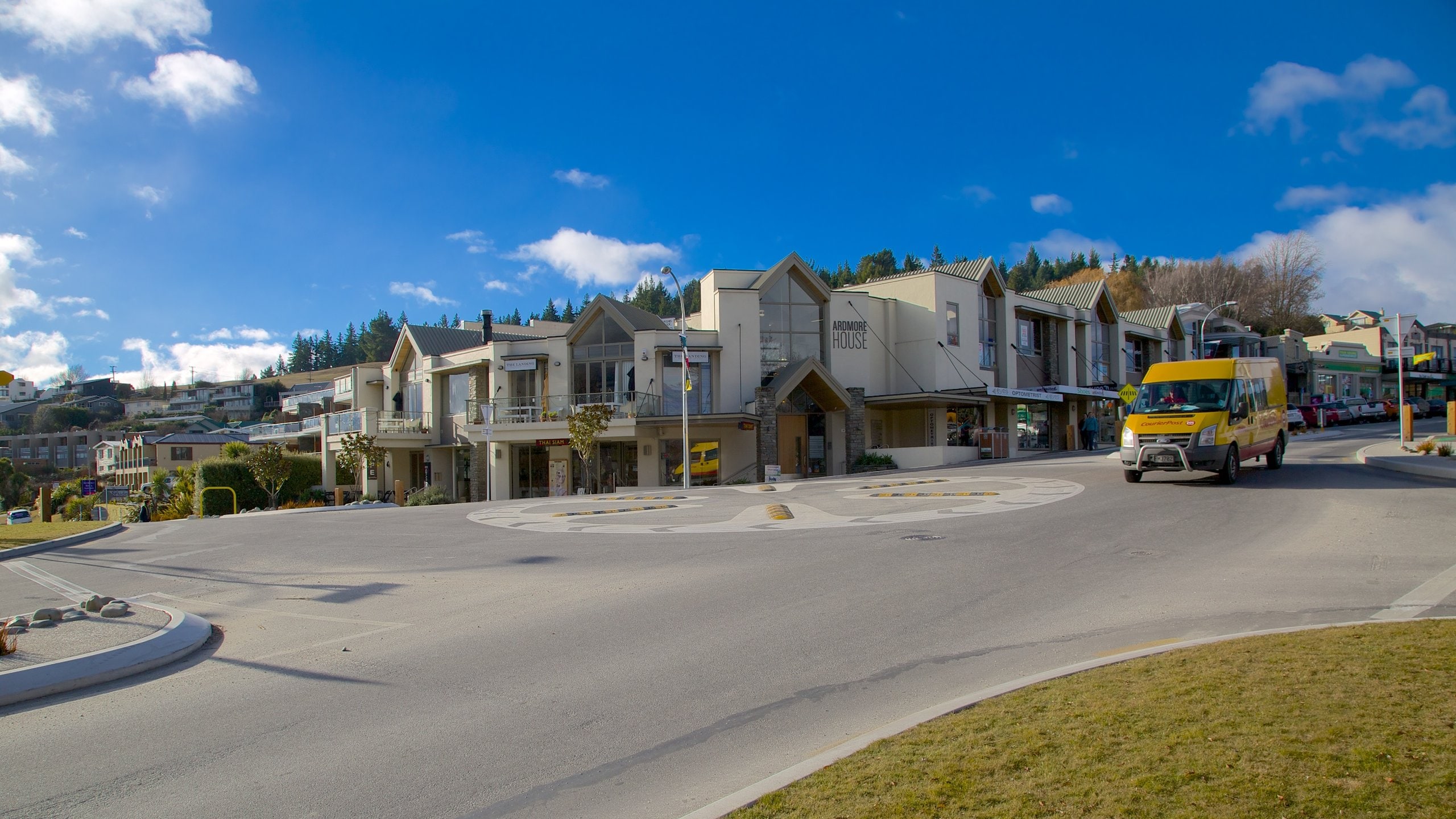 Wanaka featuring street scenes