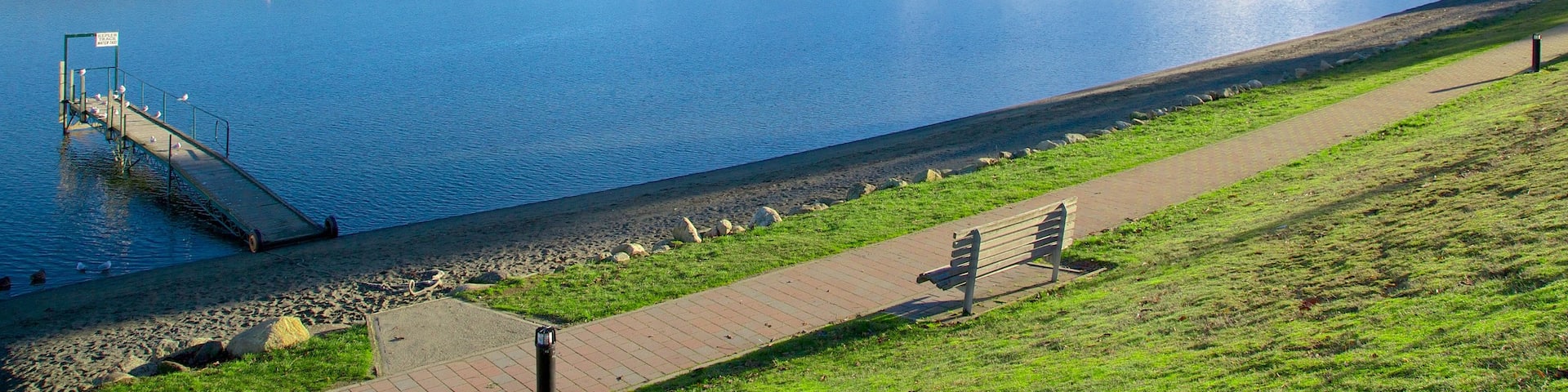 Te Anau showing a lake or waterhole and landscape views