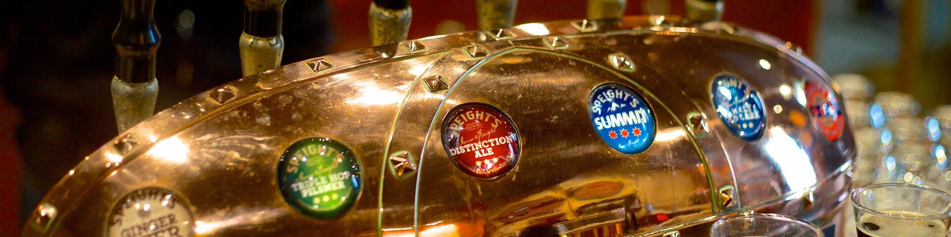 Speight\'s Brewery som inkluderar interiörer, drycker och en bar