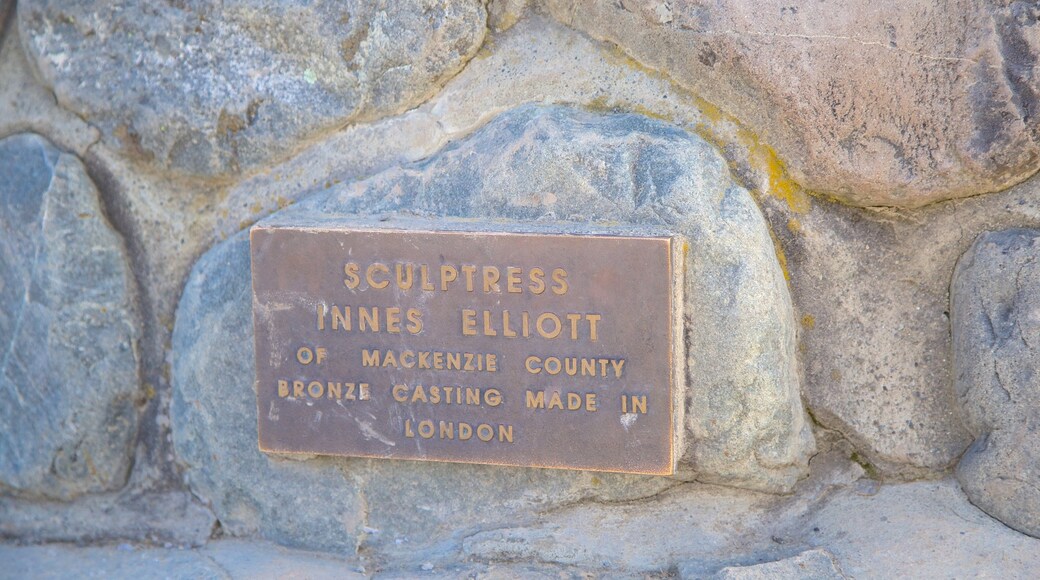 Sheepdog Statue showing signage