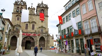 Braga Cathedral showing street scenes