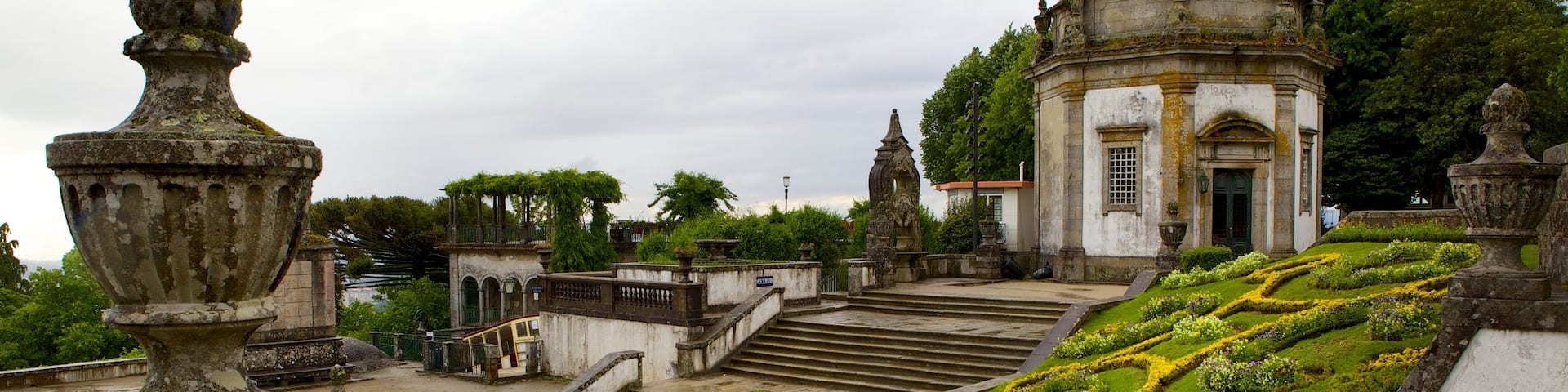Bom Jesus do Monte which includes mist or fog, a garden and heritage elements