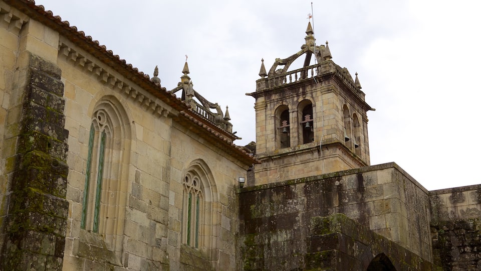 Braga Cathedral featuring heritage architecture, a church or cathedral and heritage elements