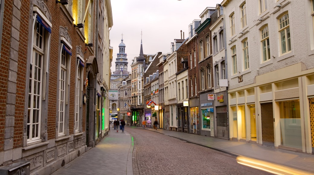 Maastricht showing street scenes