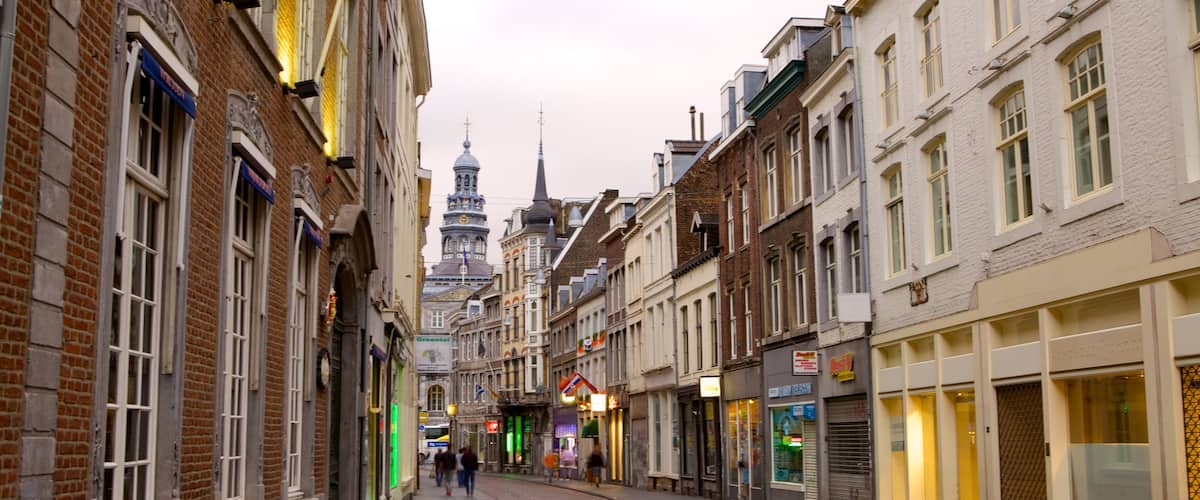 Maastricht mettant en vedette scĂšnes de rue