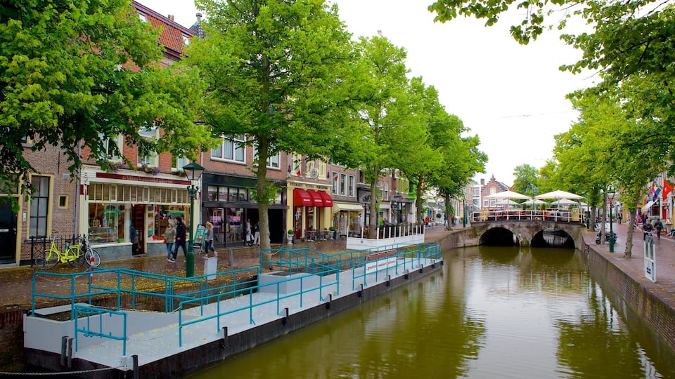 Alkmaar - Kennemerland del norte que incluye un río o arroyo y imágenes de calles
