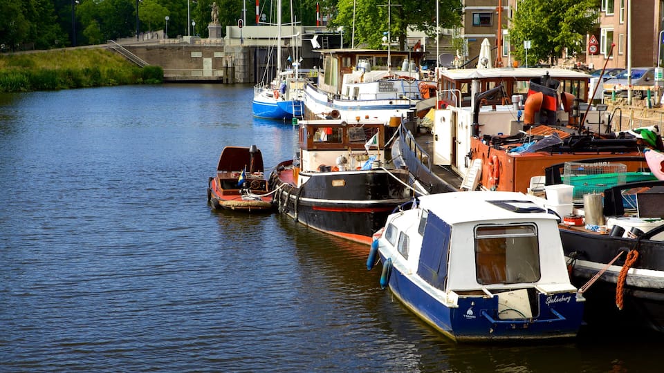 Delfshaven showing a bay or harbour, a river or creek and boating