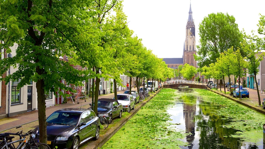 Delft showing a river or creek and street scenes