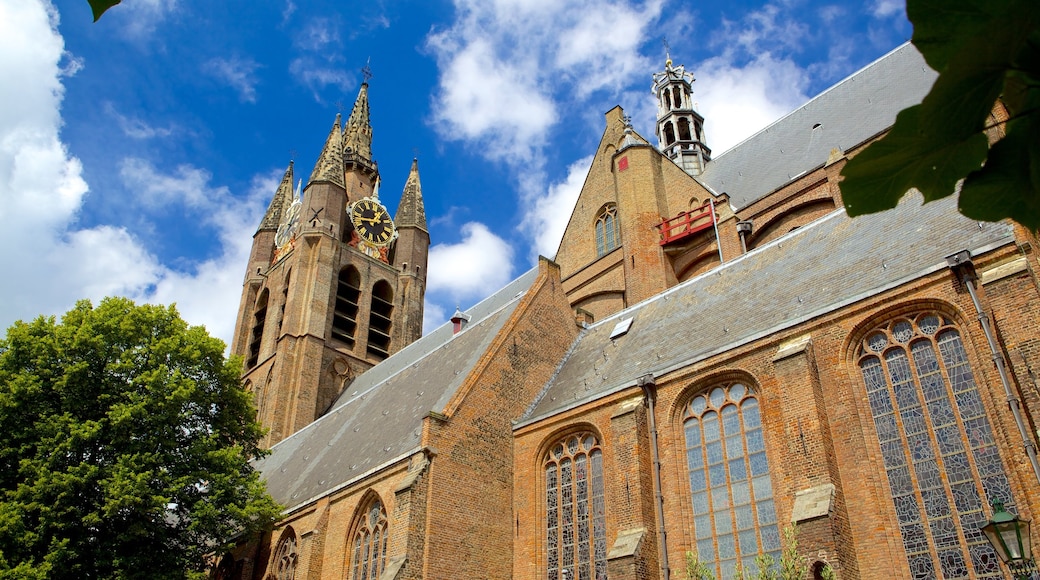 Oude Kerk fasiliteter samt kirke eller katedral og historisk arkitektur