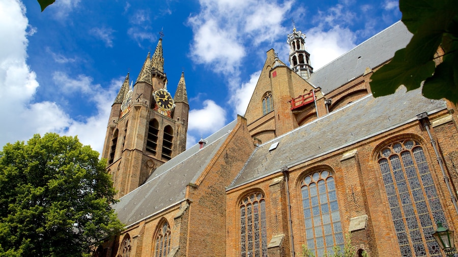 Oude Kerk which includes heritage architecture and a church or cathedral
