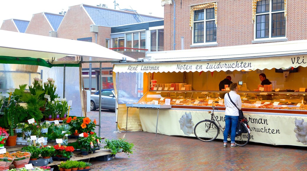 Zandvoort which includes street scenes and shopping