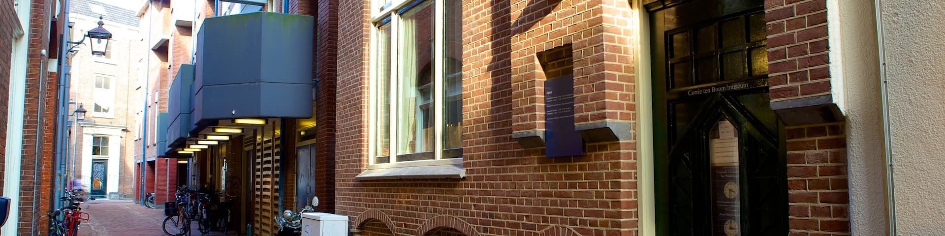 Musée Corrie Ten Boomhuis qui includes scènes de rue
