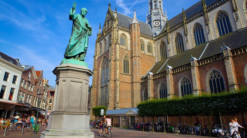 Grote Markt ofreciendo una estatua o escultura y escenas urbanas