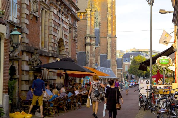 Grote Markt featuring café scenes, street scenes and outdoor eating