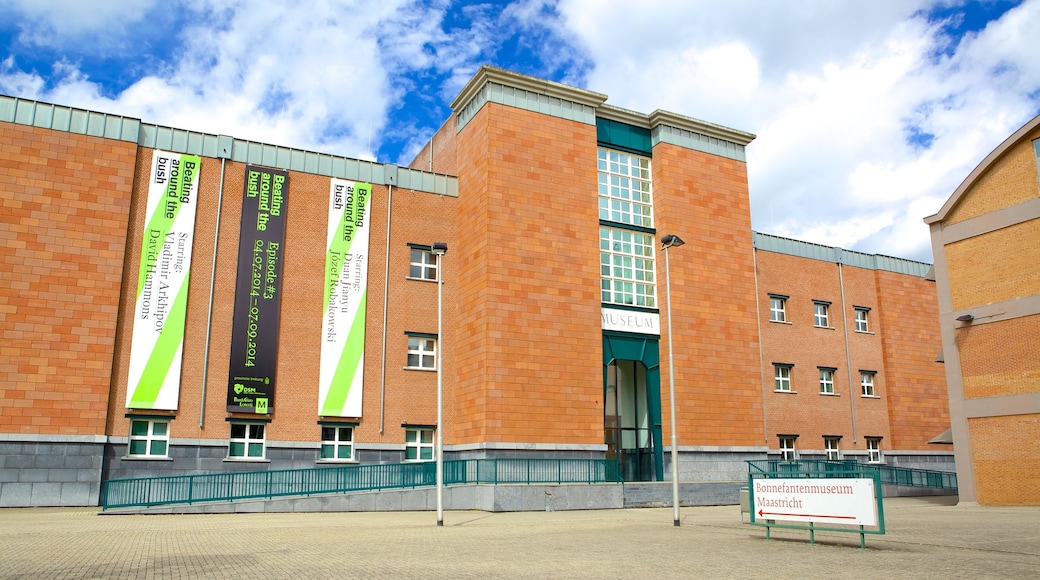 Bonnefantenmuseum mit einem Straßenszenen