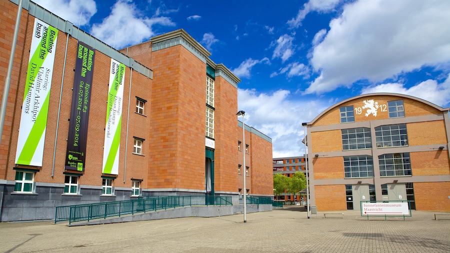 Bonnefanten Museum showing street scenes