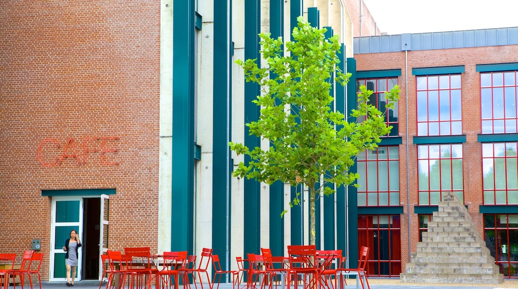 Bonnefantenmuseum mit einem Café-Szenerien und Straßenszenen