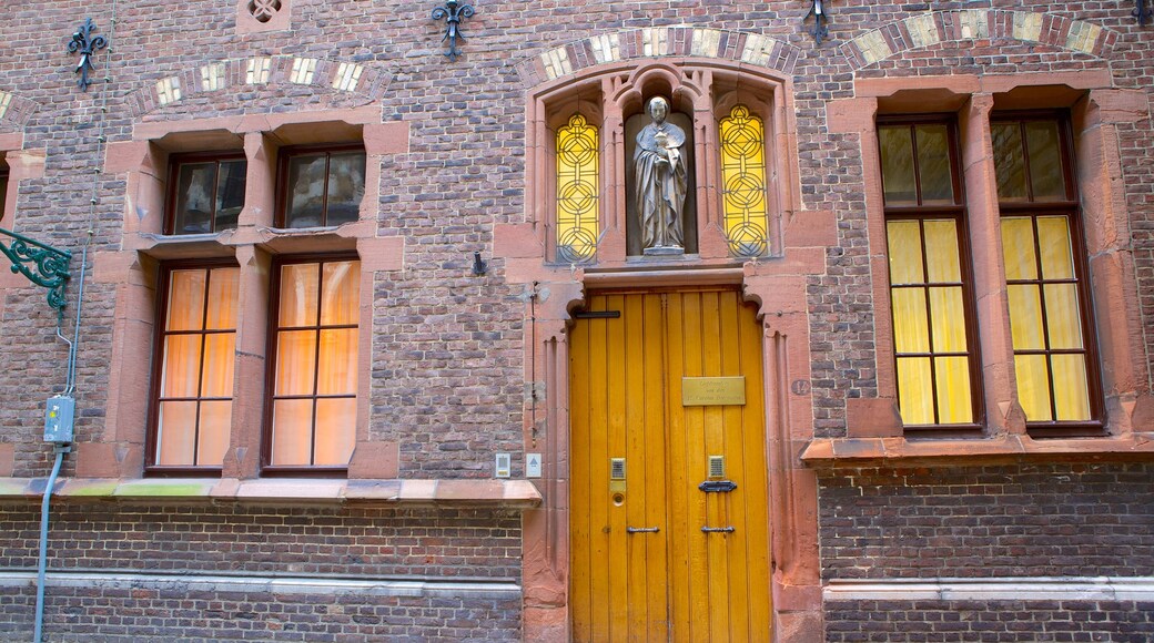 Sint-Servaaskerk inclusief straten en een kerk of kathedraal