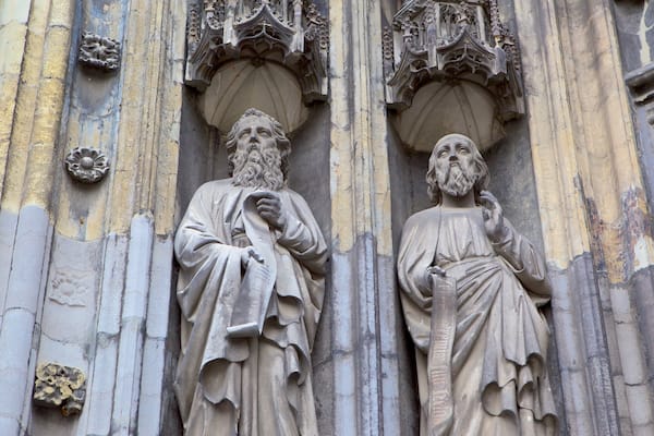 Ăglise St. Servaas montrant statue ou sculpture, Ă©glise ou cathĂ©drale et patrimoine historique