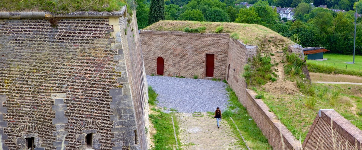 Fort St. Pieter featuring a castle and heritage elements