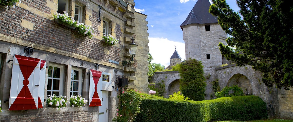 Helpoort showing heritage architecture and street scenes