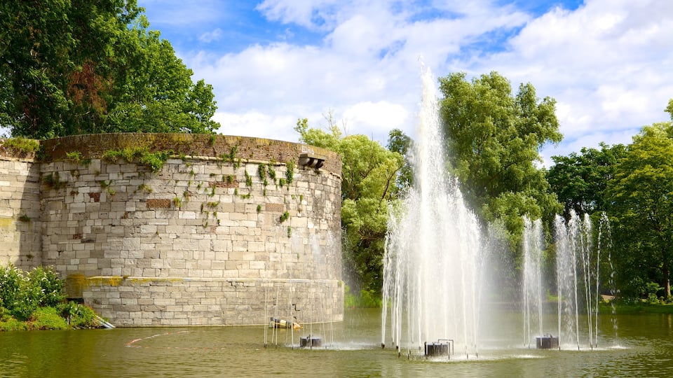 Helpoort showing a lake or waterhole and a fountain