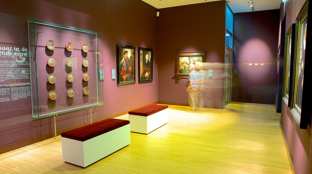 Museo Stedelijk que incluye vistas interiores