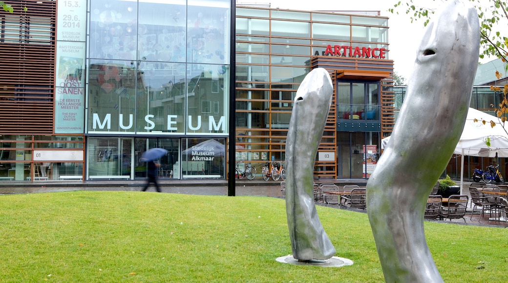 Musée Stedelijk mettant en vedette art en plein air