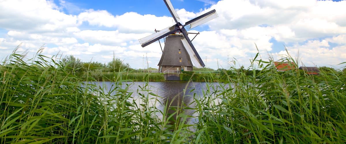 Kinderdijk welches beinhaltet Windmühle und Fluss oder Bach