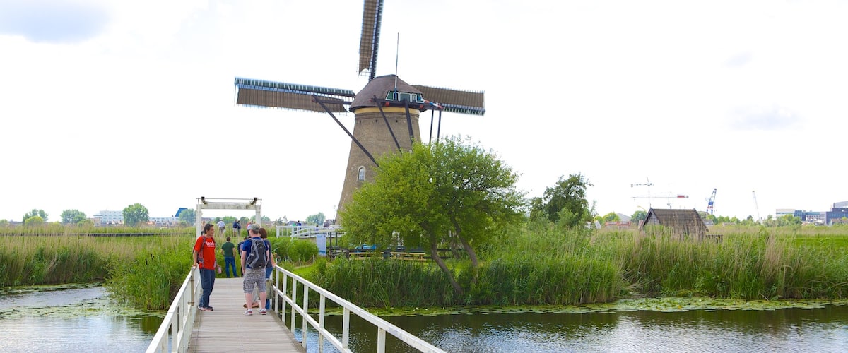 Kinderdijk bevat een windmolen, wetlands en een brug