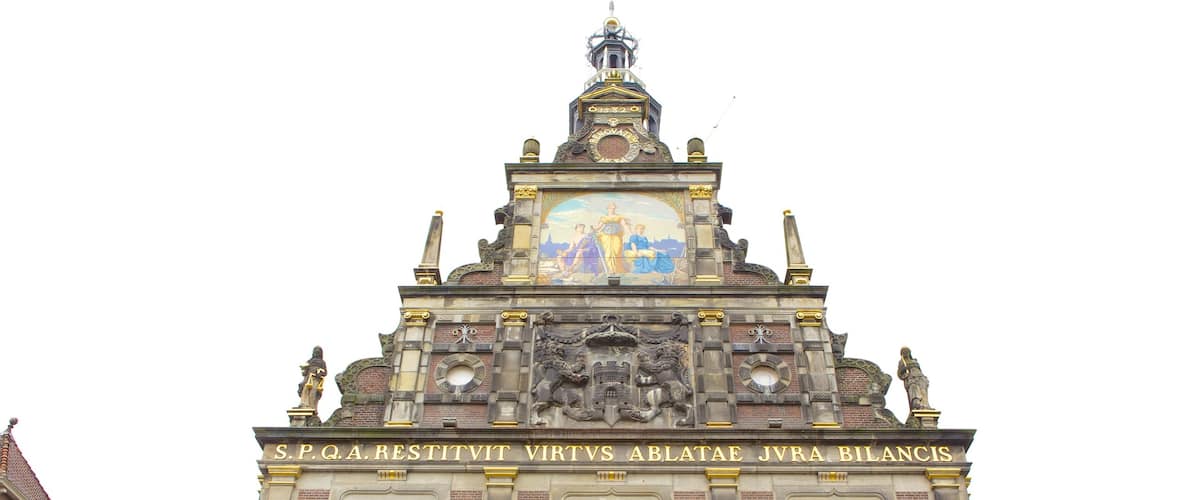 Alkmaar showing heritage elements and heritage architecture