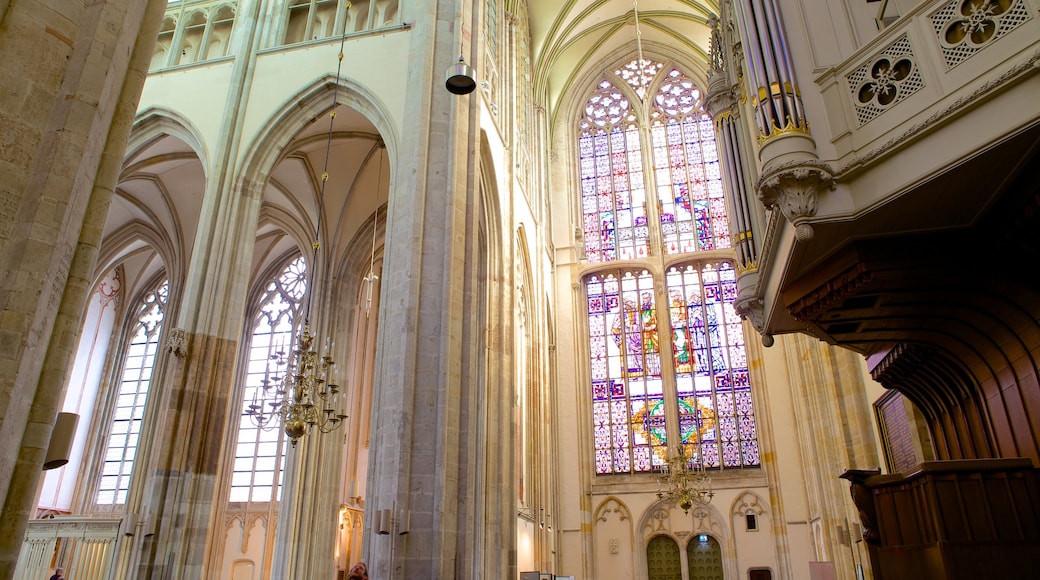 Domkerk mettant en vedette vues intérieures, aspects religieux et église ou cathédrale