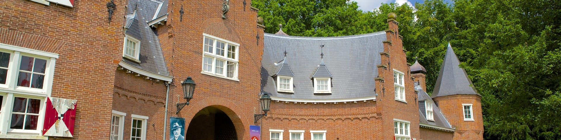 Kasteel Huis Doorn showing heritage elements and a house