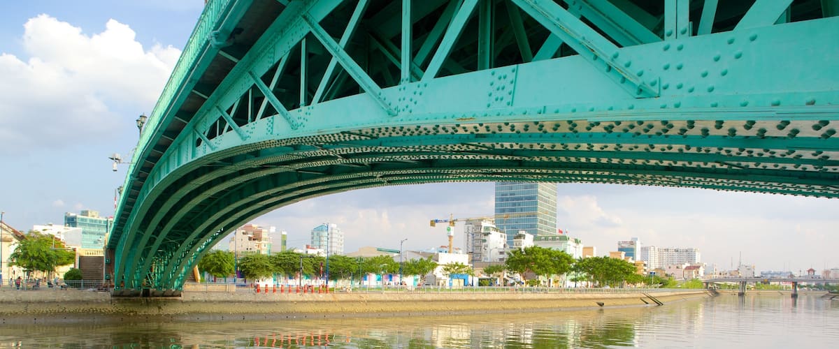 Sông Sài Gòn trong đó bao gồm sông lạch và cầu