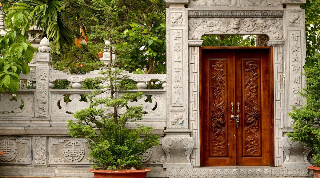 Pagode Vinh Nghiem montrant temple ou lieu de culte, patrimoine architectural et scènes de rue