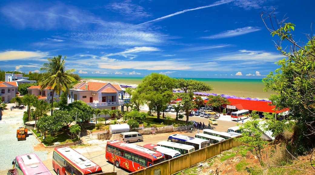 Playa de Long Hai mostrando vista panorámica y escenas tropicales