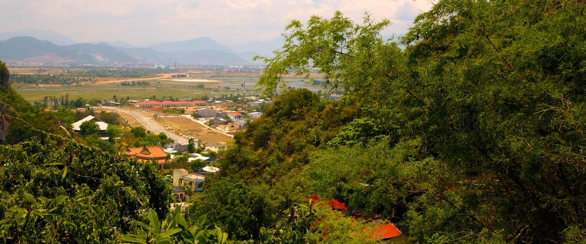Da Nang showing landscape views