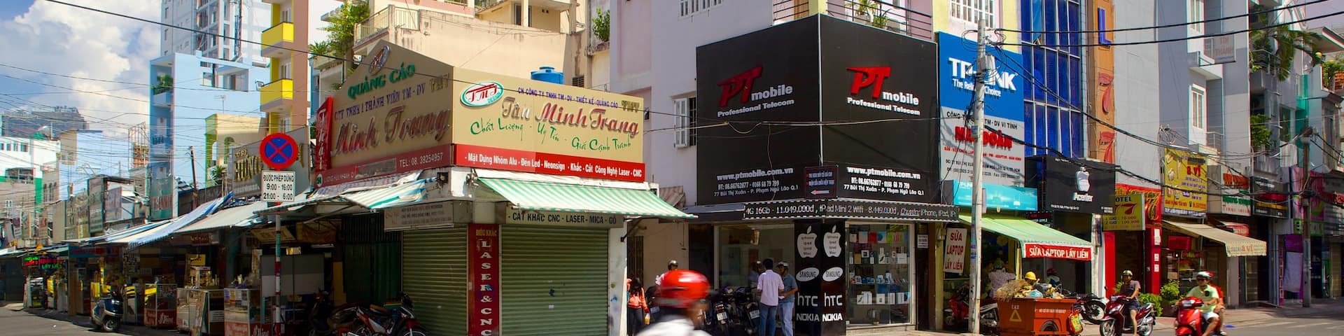 Bui Thi Xuan featuring a city and street scenes