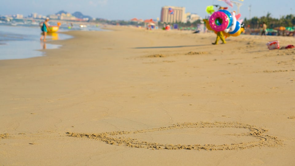 Playa de My Khe mostrando una playa de arena