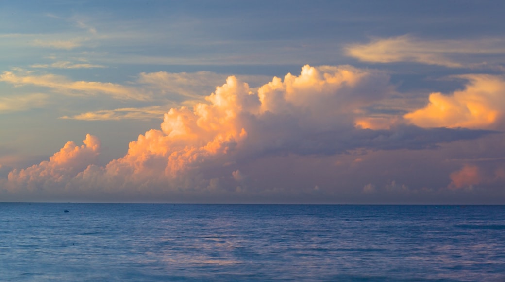 Mui Ne Beach showing a sunset and general coastal views