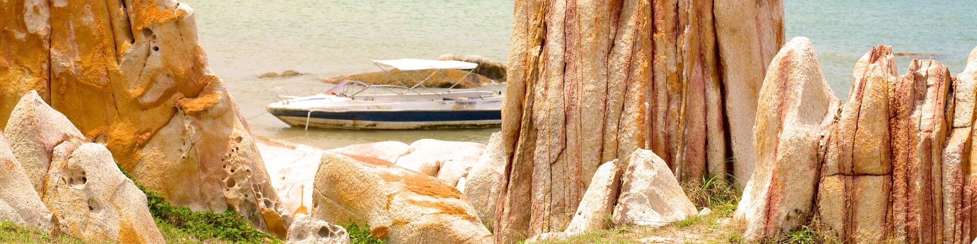 Tien Thanh Beach which includes rugged coastline