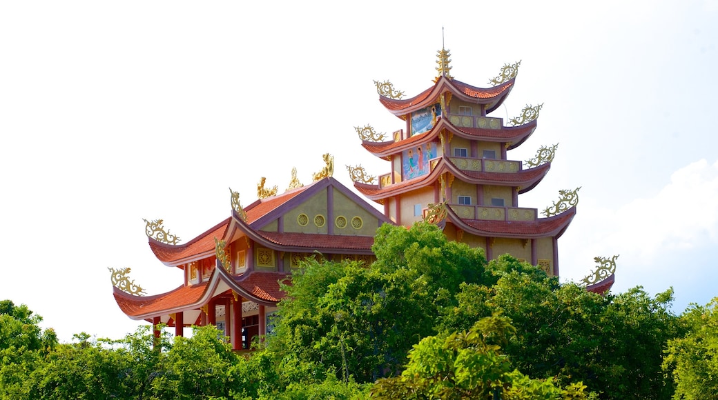 Long Hải mostrando un templo o sitio de culto