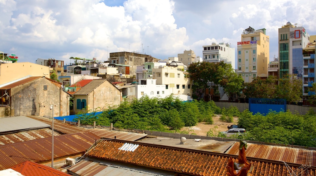 Museum of Fine Arts showing a city and landscape views