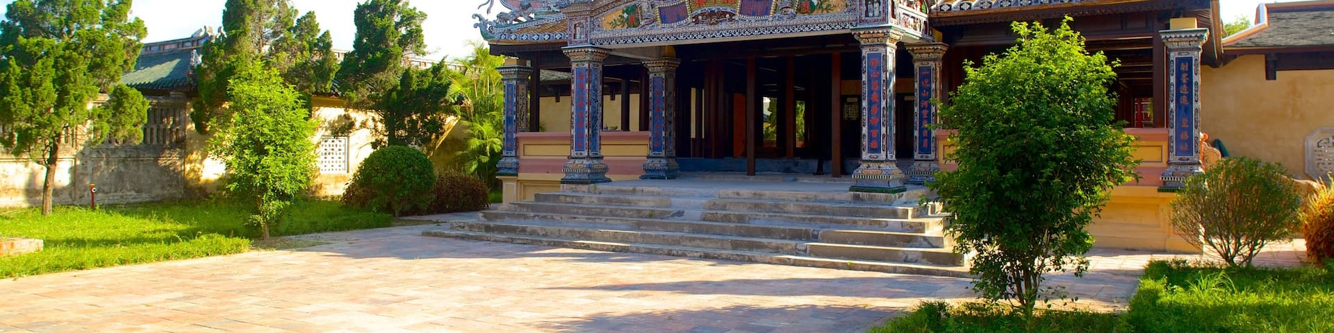 Imperial City showing a temple or place of worship